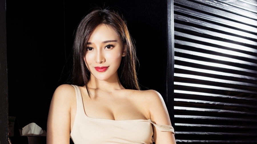 性感大胸美女小西、长发美女模特写真4k壁纸图片