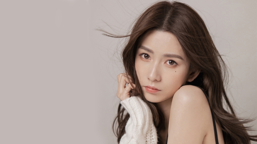 性感美女演员王秋紫摄影美女写真高清4k电脑美女壁纸、露肩长发美女写真图片