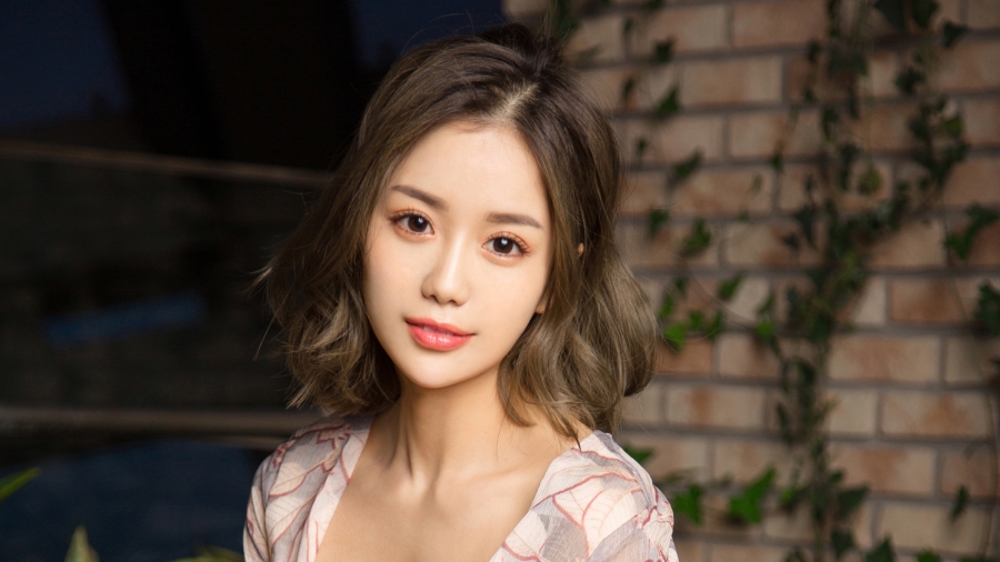 极品美女嫩模颜亦汐写真图片、短发美女模特丰满身材私房写真4k美女壁纸