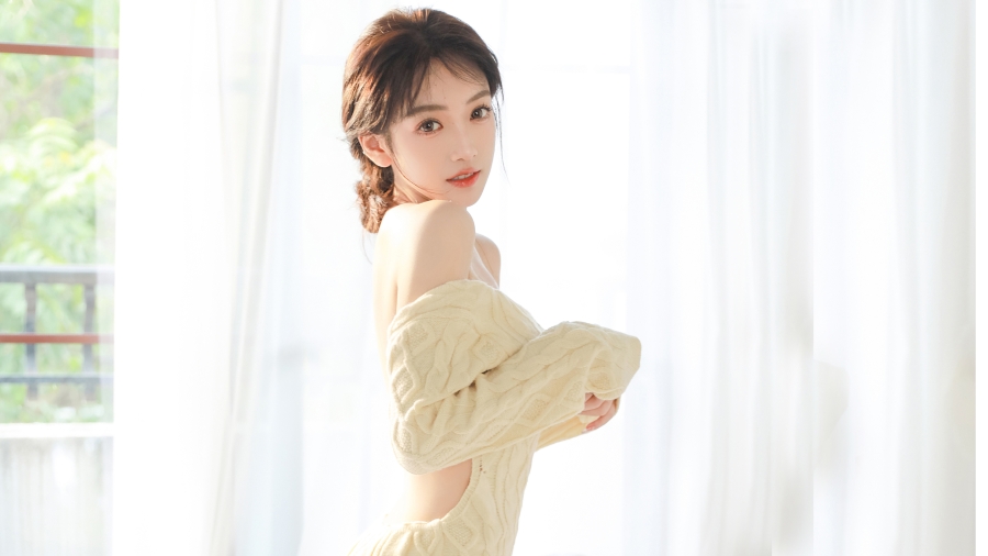 窗帘摄像机私拍清纯美女漏背穿毛衣的瞬间、小清新白嫩美女4k电脑壁纸