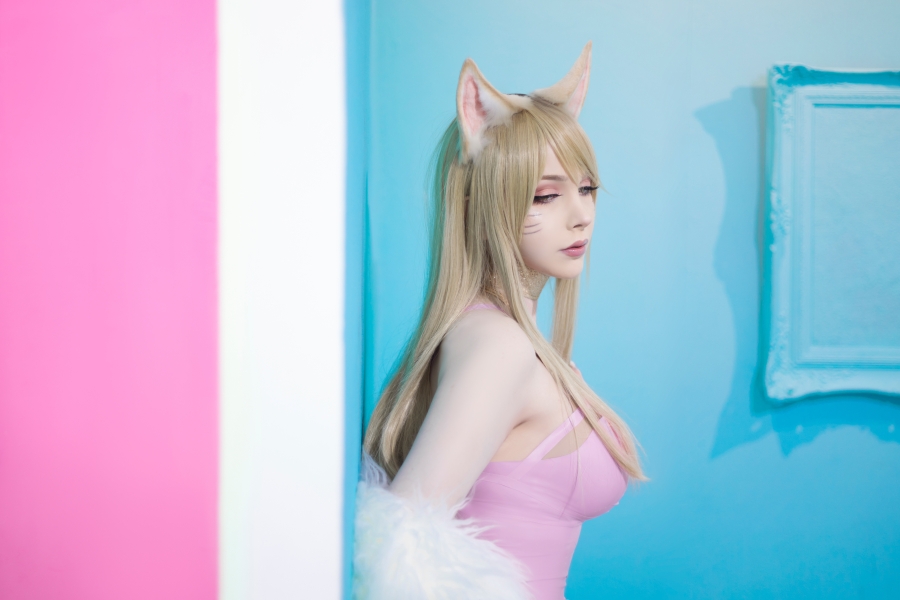 德国网红女神性感美女cosplay阿狸、粉红色连衣裙的大胸美女高清4k壁纸写真