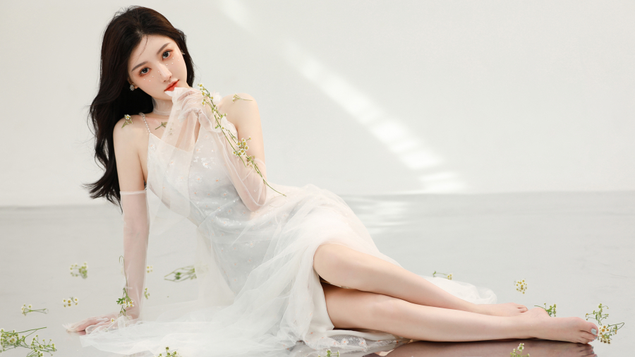 当鲜花邂逅慵懒性感美女明星